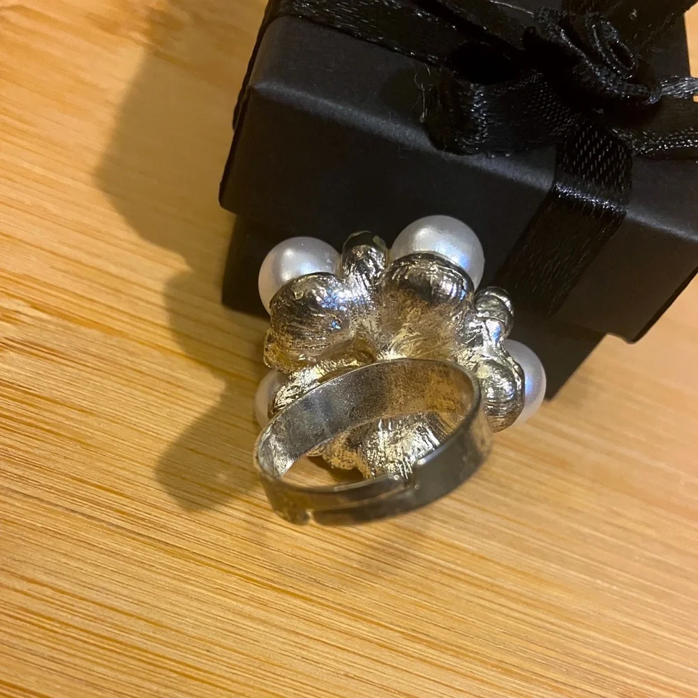 Stunning Faux Pearl and Crystal Cluster Ring - Picture 3 of 4